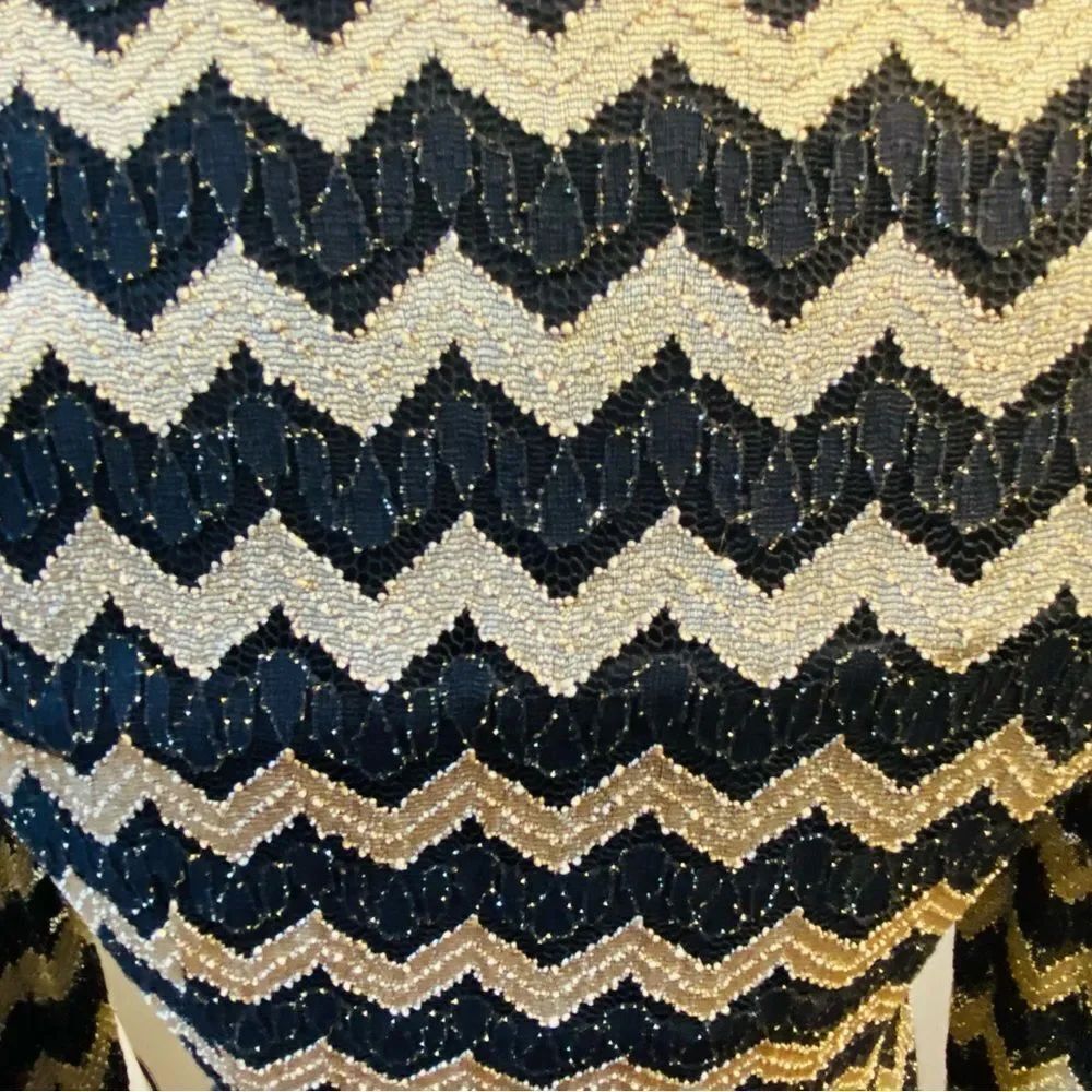 🛍️Nine West Black and Gold Chevron Lace Cocktail Dress Size 6 NWT - Picture 5 of 13